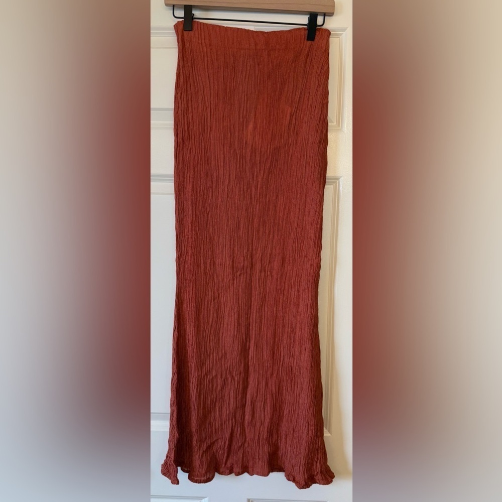 NWT Savannah Morrow Sereia Maxi Skirt in
Scarlette Peace Silk and Bamboo size XS - Picture 2 of 9